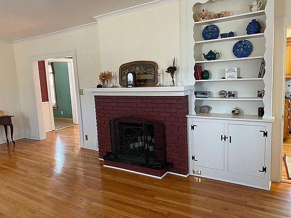 4th image of 1470 N Cherry St