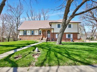 931 N Brook Forest Rd, Derby, KS 67037
