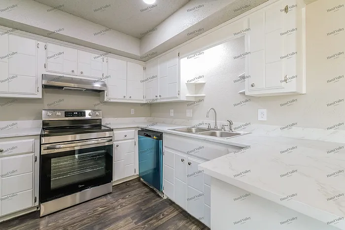 950 Twisted Oak Dr — Photo 6