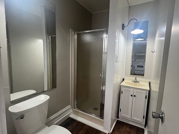 4th image of 207 E Elm St