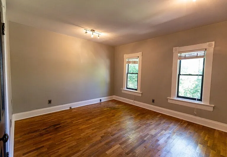 221-223 Thurman Ave #221 — Photo 15