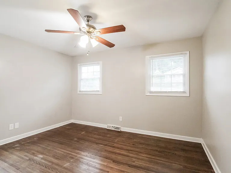 509 Ardmore Ln — Photo 9