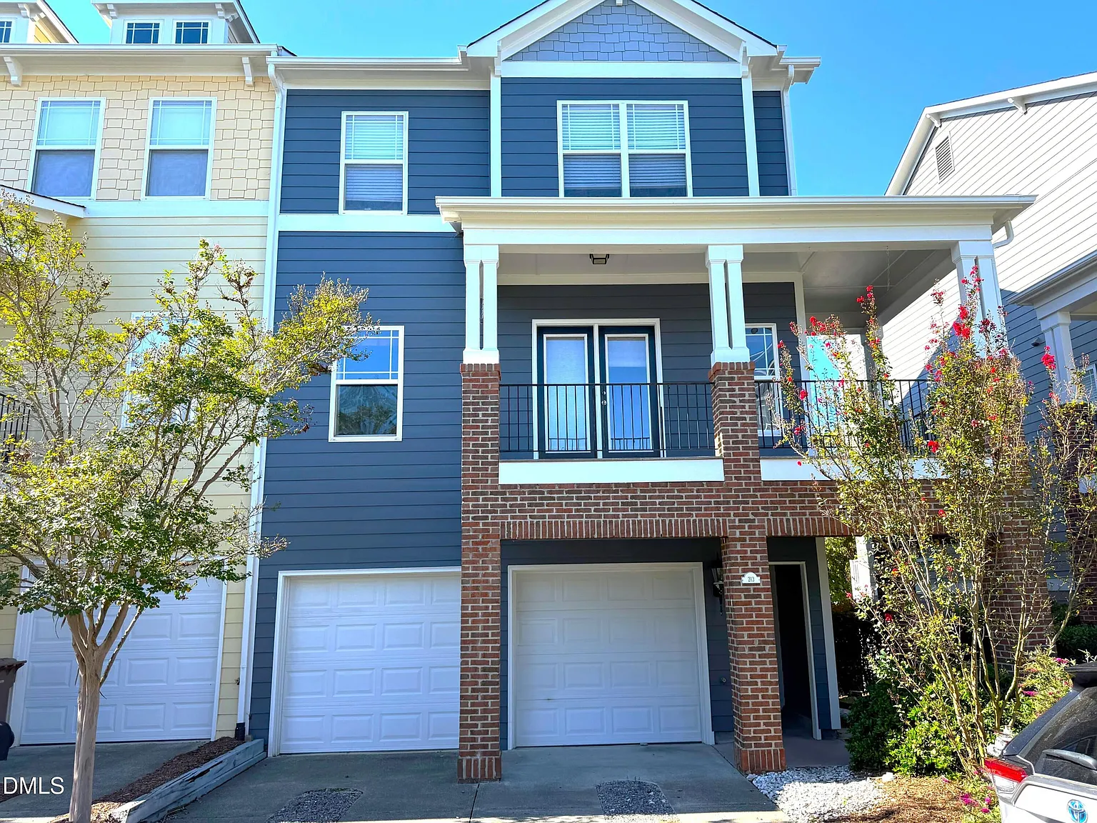 3 bed, 4.0 bath, 2648 sqft, $2,275 — Photo 1