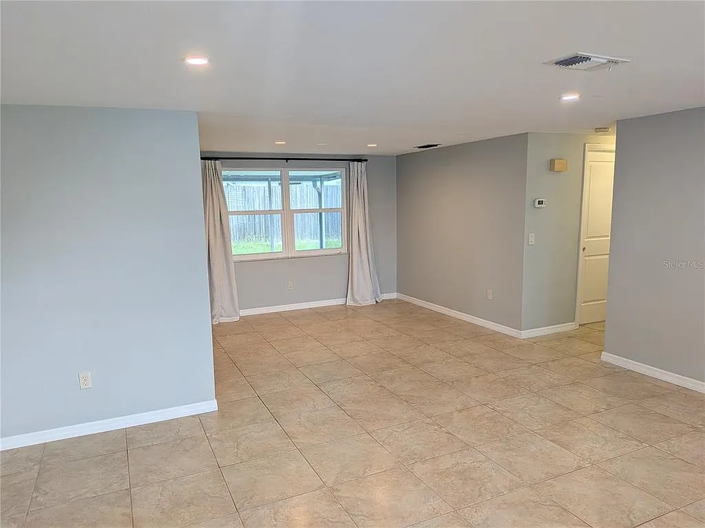 2 bed, 2.0 bath, 1310 sqft, $1,600 — Photo 2