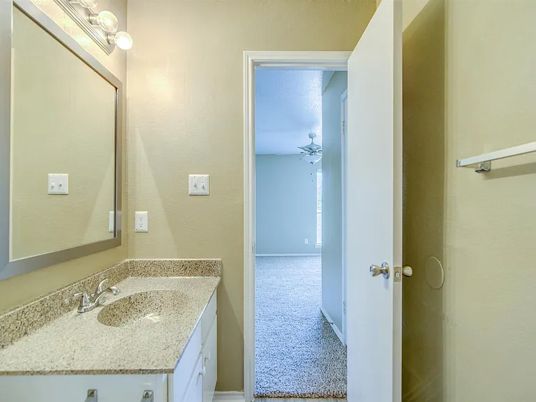Spring Hill Village Apartments — Photo 11