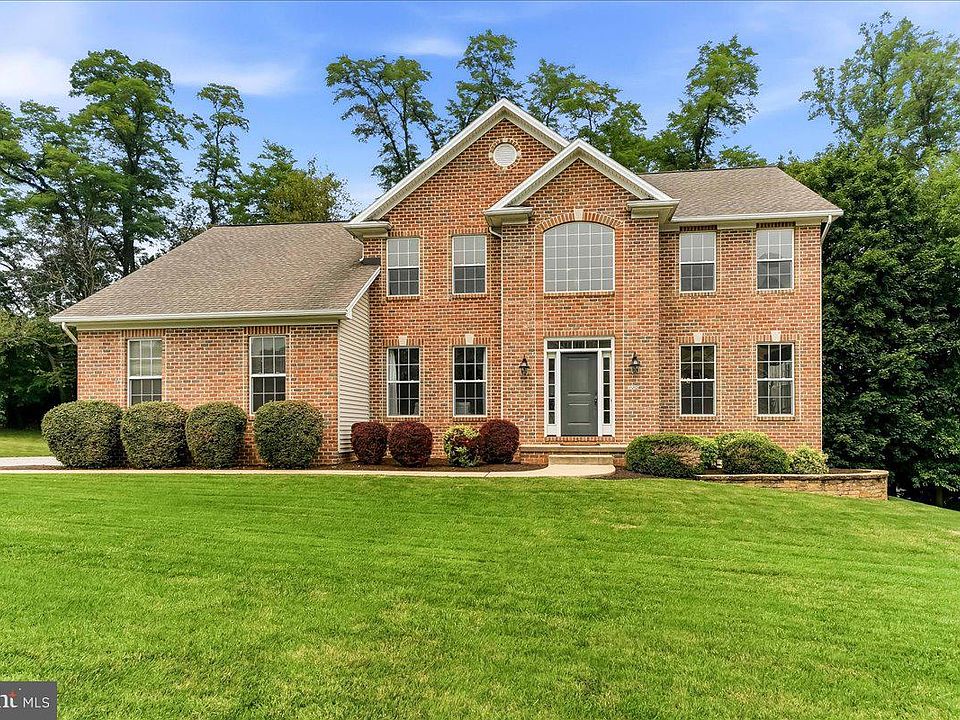 1st image of 125 Fieldstone Ct