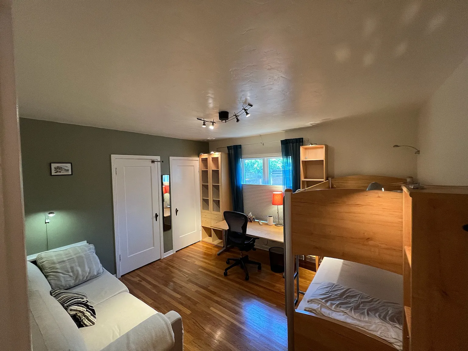1843 McDaniel Ave — Photo 4