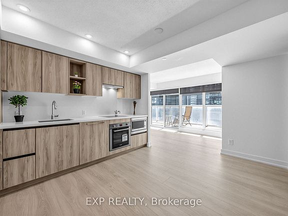 4th image of 19 Bathurst St #611