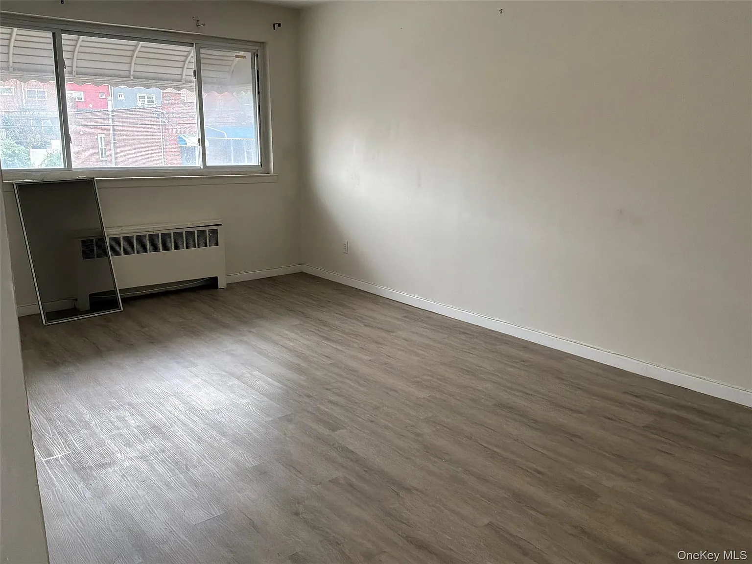 3 bed, 1.0 bath, 1920 sqft, $3,800 — Photo 1