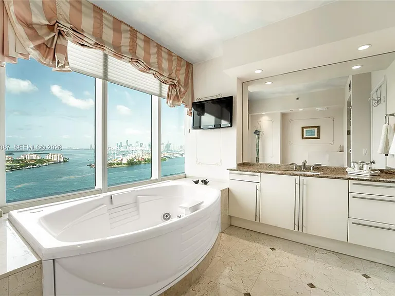1000 S Pointe Dr #2501 — Photo 19