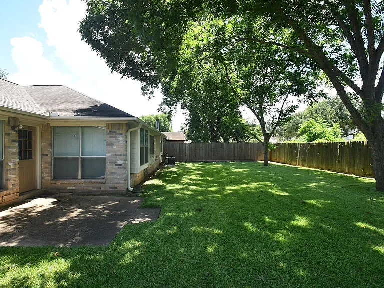 2303 Old Dixie Dr — Photo 36