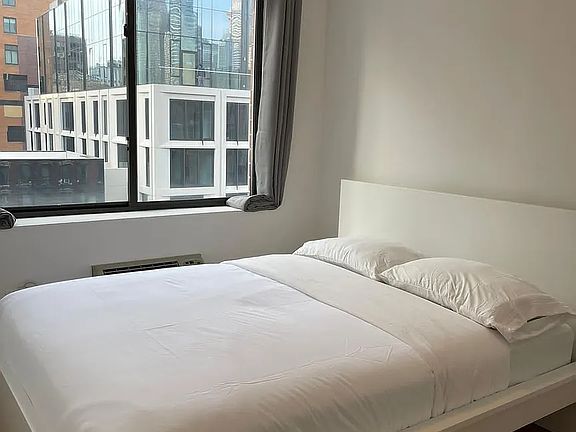 3rd image of 614 10th Ave #4C