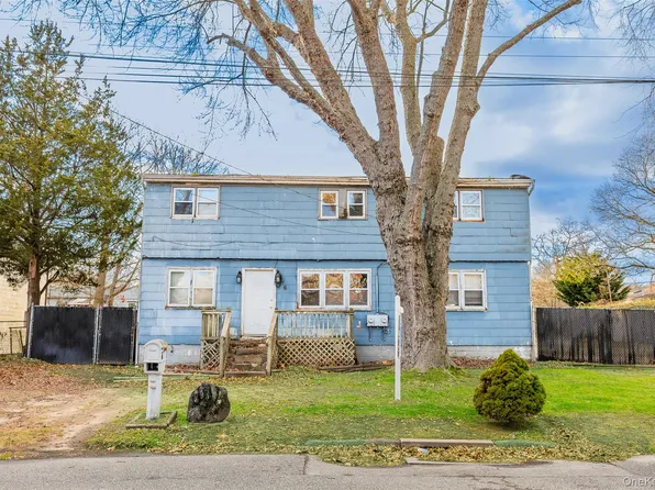 6 Sportsman Court, Shirley, NY 11967