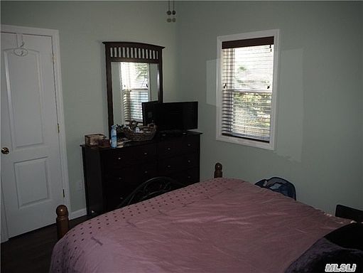 4th image of 249 Bayville Ave