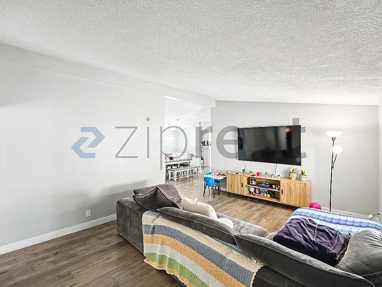 33105 Santiago Rd #21 — Photo 8