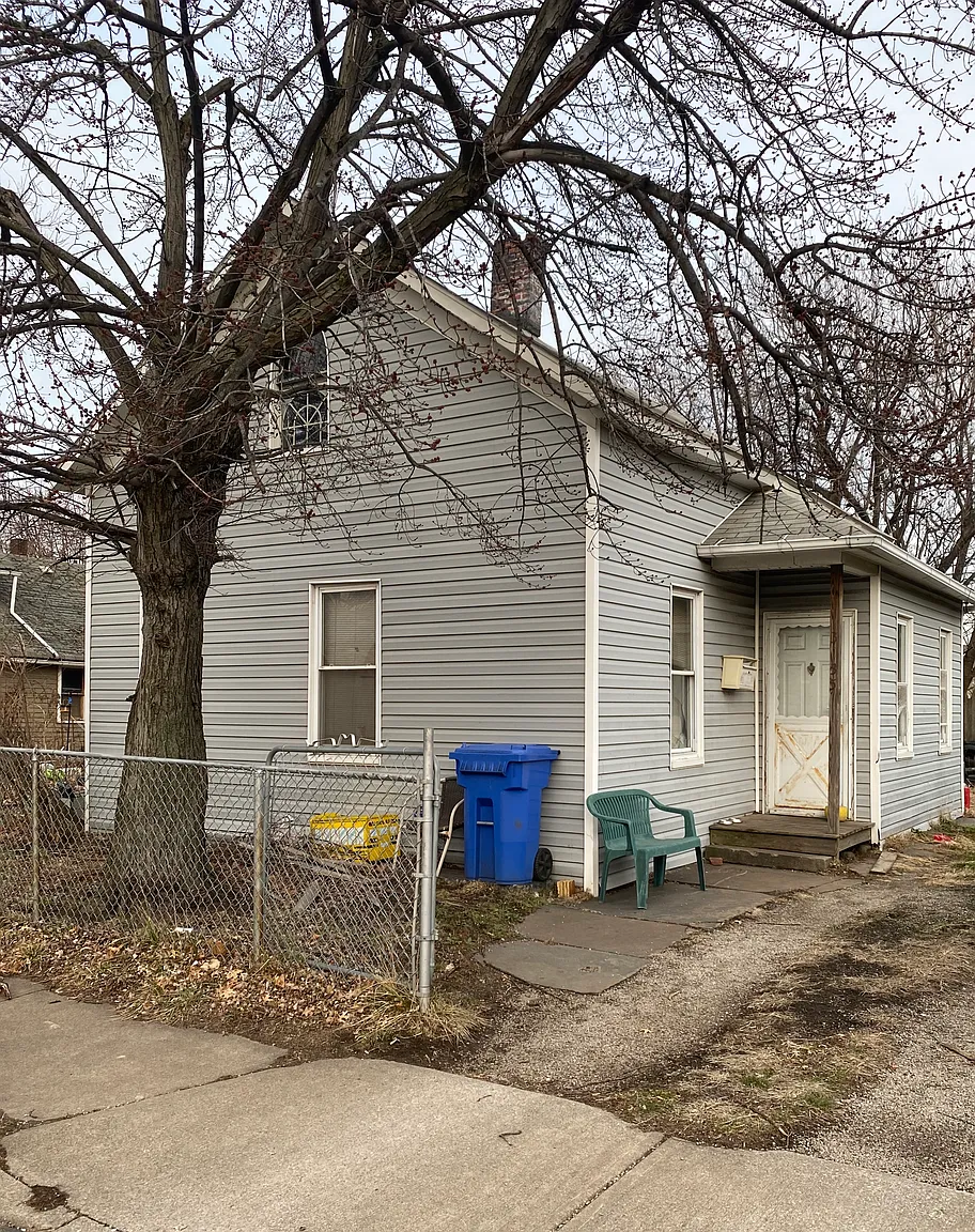3135 W 16th St photo 1