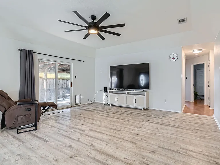 134 Bellair Dr — Photo 1