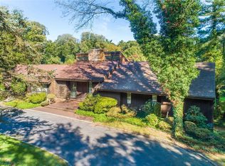 3 Stone Arch Rd, Old Westbury, NY 11568