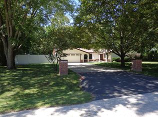 W264N4967 Bayberry Dr, Pewaukee, WI 53072