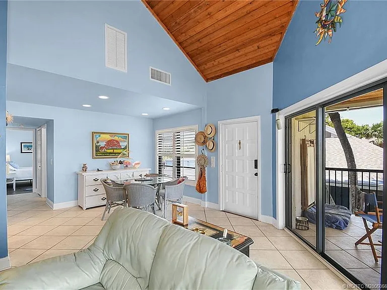 324 NE Golfview Cir #324 — Photo 15