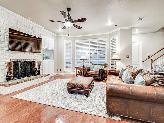 3rd image of 400 Parkwood Ct