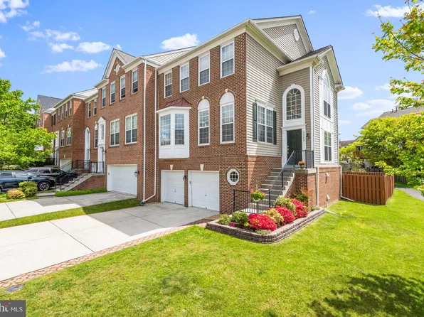 45775 Mountain Pine Sq, Sterling, VA 20166