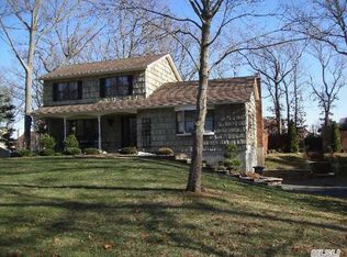 23 Richie Ct N, Saint James, NY 11780