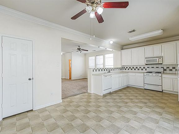 4th image of 8027 Fisher Glen Ln