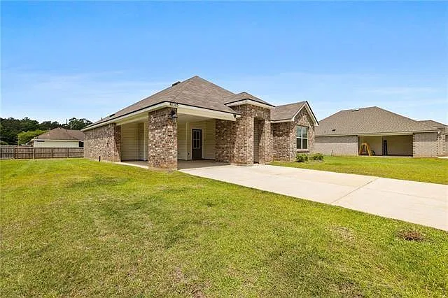 3 bed, 2.0 bath, 1300 sqft, $1,650 — Photo 2