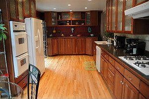 3rd image of 1016 W White Oak St