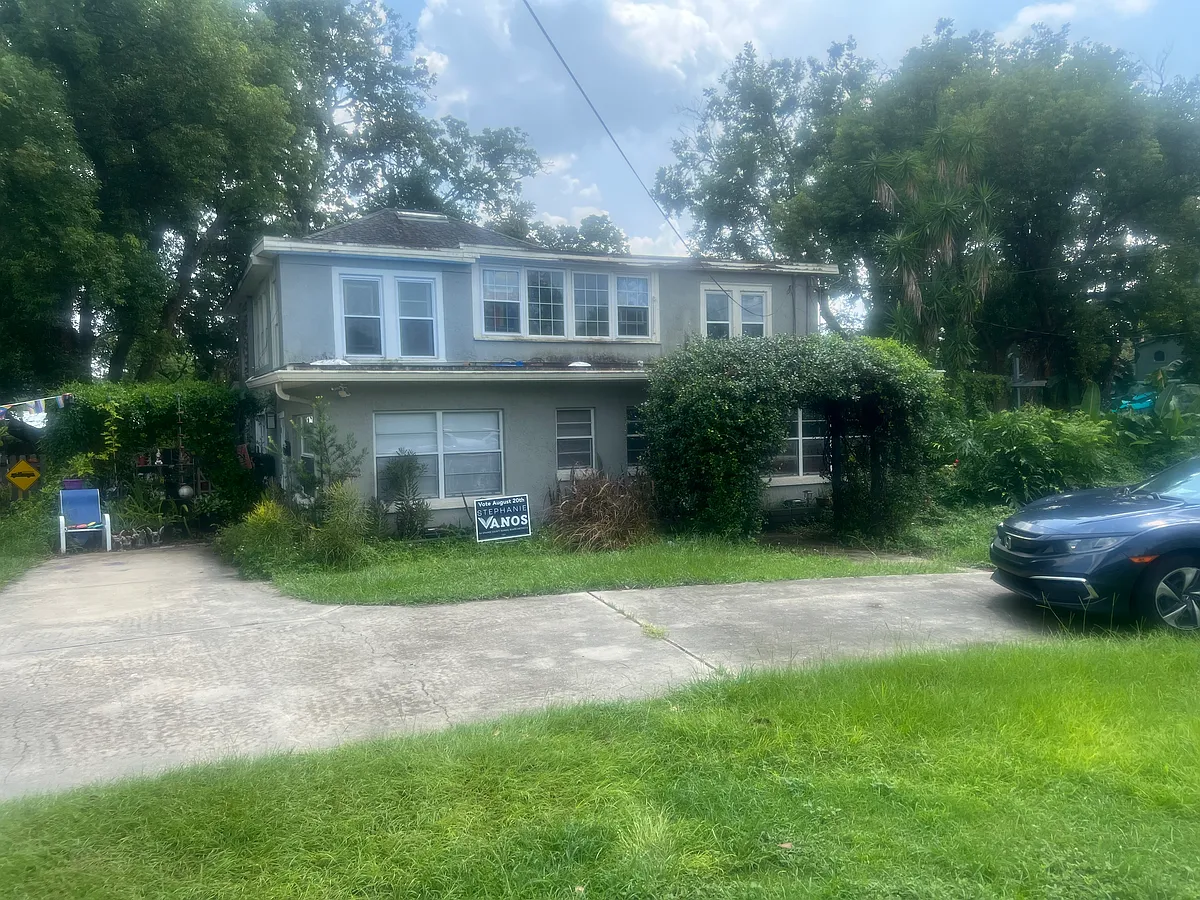 Upper Unit has side entrance - 4212 Shorecrest Dr #2