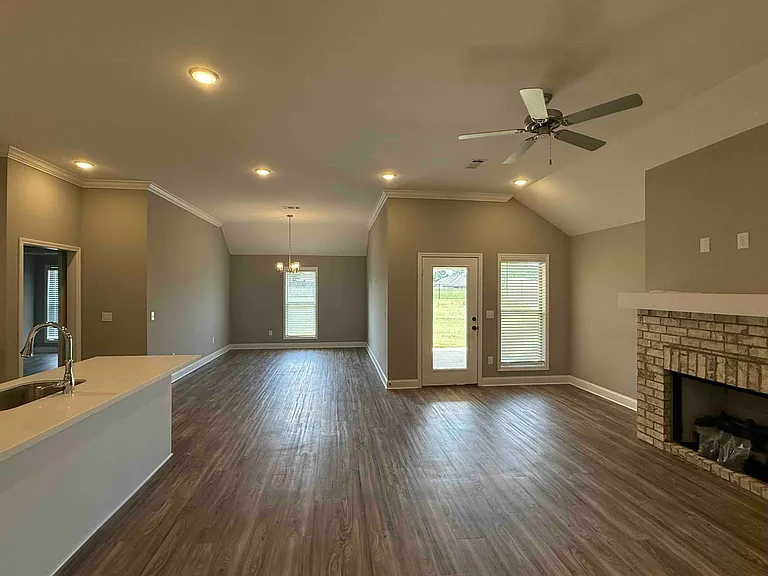 573 Patrick Farms Dr — Photo 5