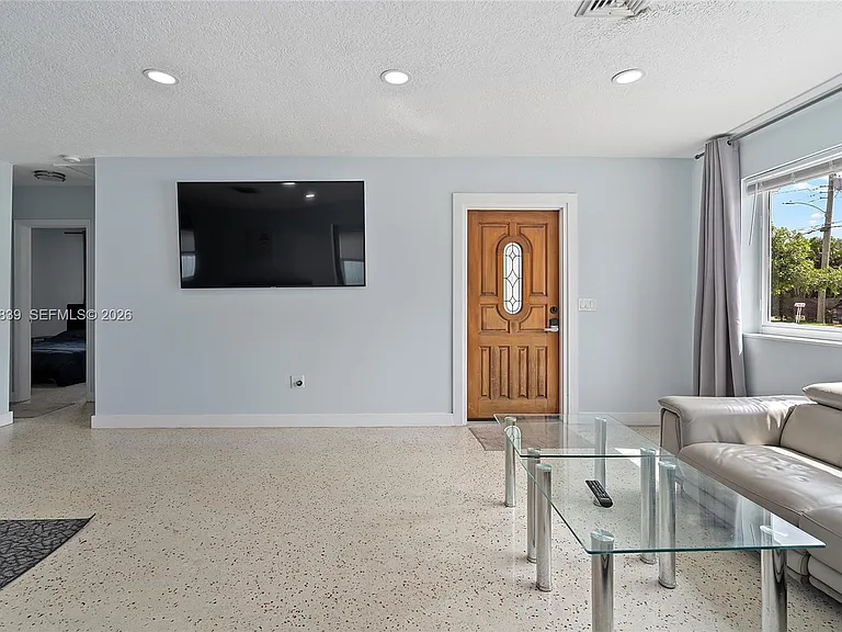 644 SW 7th Ct — Photo 8