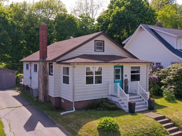 28 Park St, Queens, NS B0T 1K0