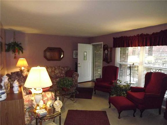 4th image of 2206 Graham Dr S