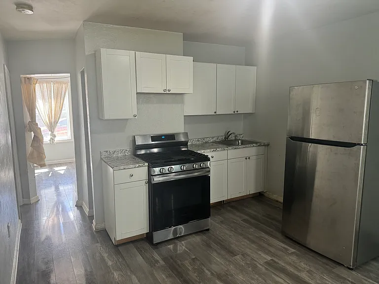 26 Lafayette St #2R — Photo 1