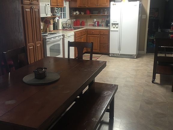 Spacious kitchen/dining area