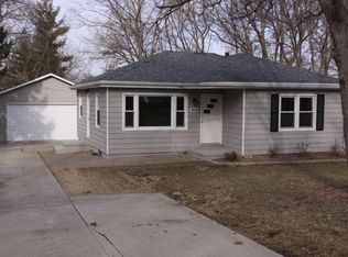 804 65th St, Windsor Heights, IA 50324