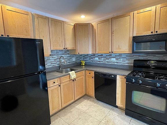 2nd image of 16W540 Lake Dr APT 9-201
