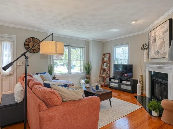 1 Oxford Cir #1, Belmont, MA 02478