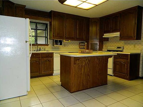 One more view of the kitchen!