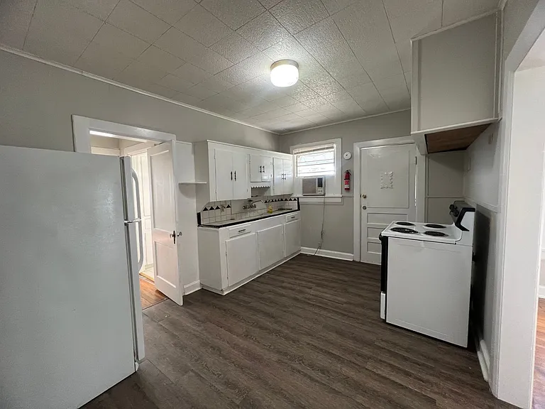 215 E Rutherford St — Photo 5