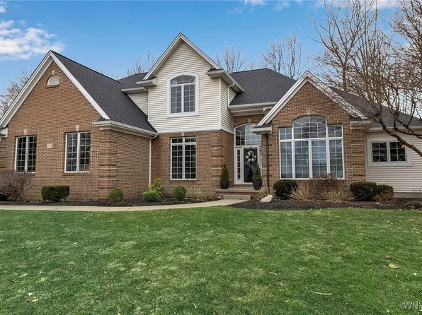 232 Landings Dr, Amherst, NY 14228