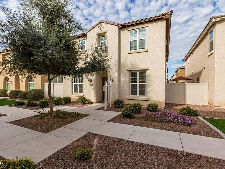 957 S Wallrade Ln — Photo 1