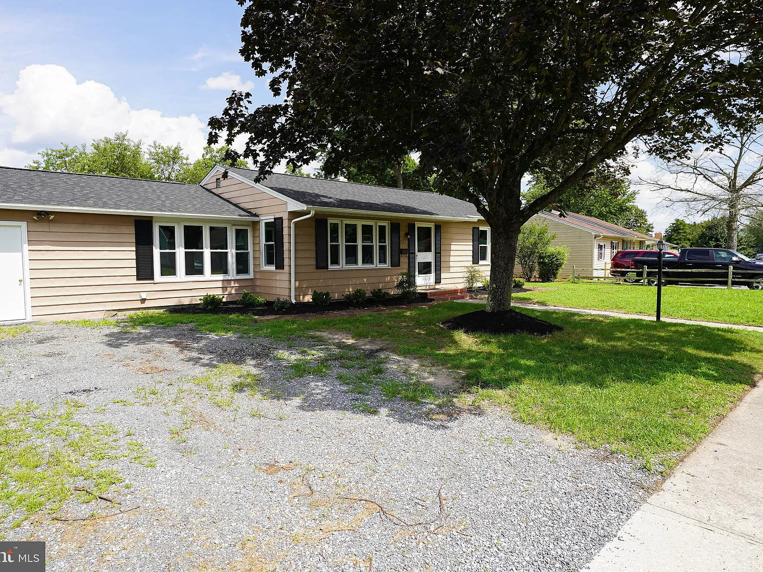 3 bed, 1.5 bath, 1656 sqft, $1,895 — Photo 4