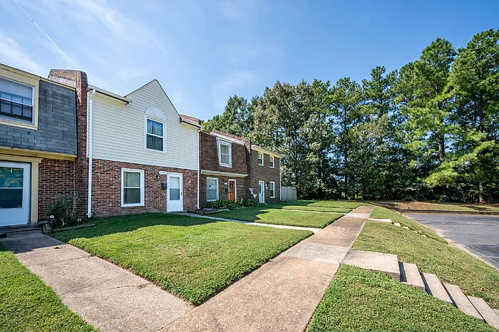 2 bed, 1.5 bath, 950 sqft, $1,700 — Photo 2
