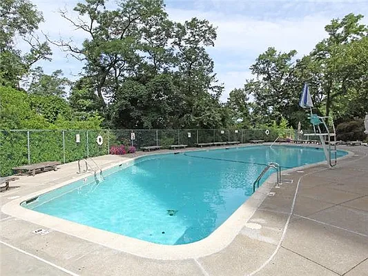 Sold by Exclusive Properties Sotheby's International Realty | media 44