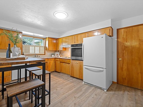 3rd image of 6517 W Arrowhead Ave