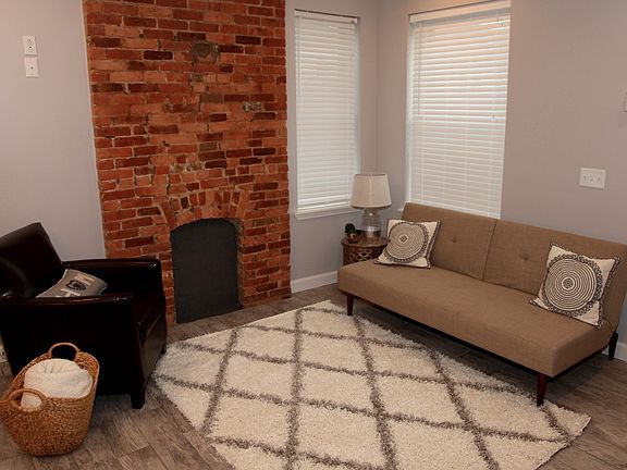 4th image of 323 Parkwood Ave