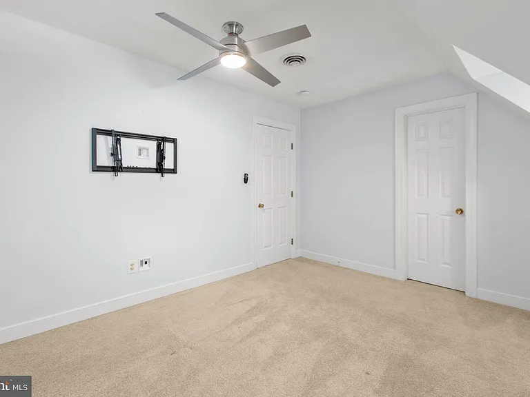 1011 Charles St #C — Photo 37